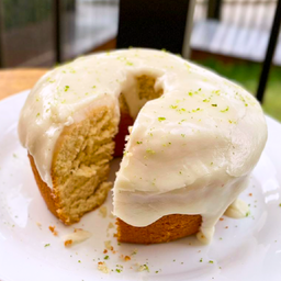 BOLO IOGURTE COM LIMÃO